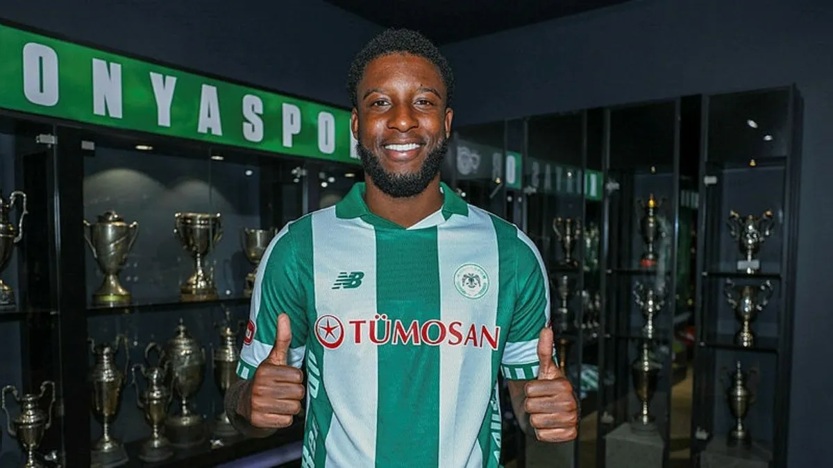 Konyaspor’un yeni transferi Riechedly Bazoer: “Umarım güzel bir sezonu geride bırakırız”