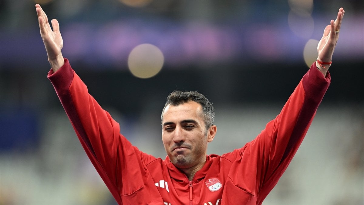 Muhammet Khalvandi, gümüş madalyanın sahibi oldu