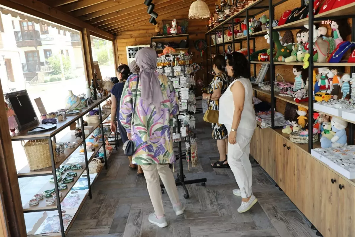 Yunus Emre Kültür Park’ta Kadınların El Emeği Ürünleri Sergileniyor