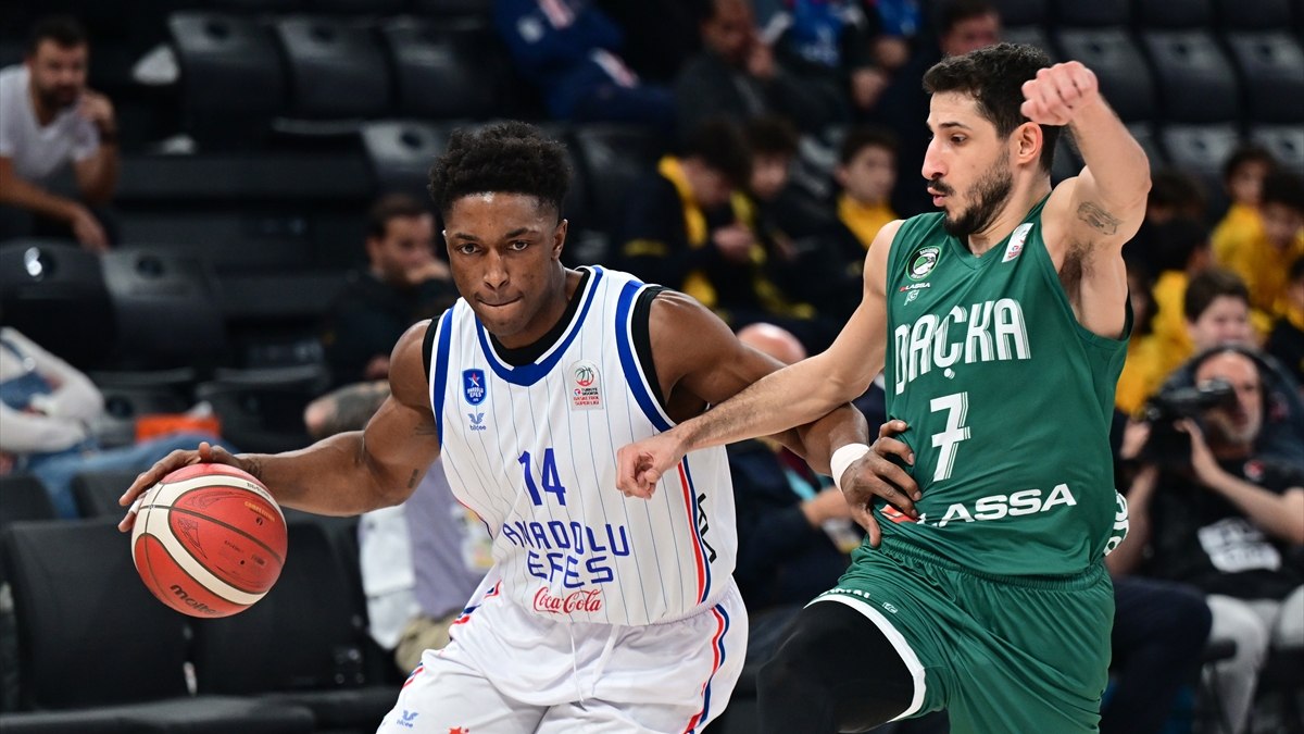 Anadolu Efes, Darüşşafaka’yı mağlup etti