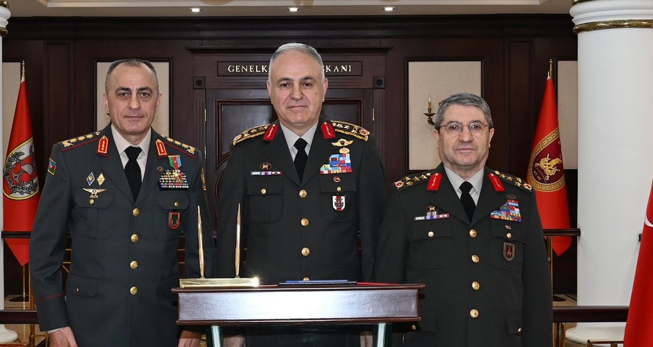 Bakan Güler, Azerbaycan Kara Kuvvetleri Komutanı ile görüştü