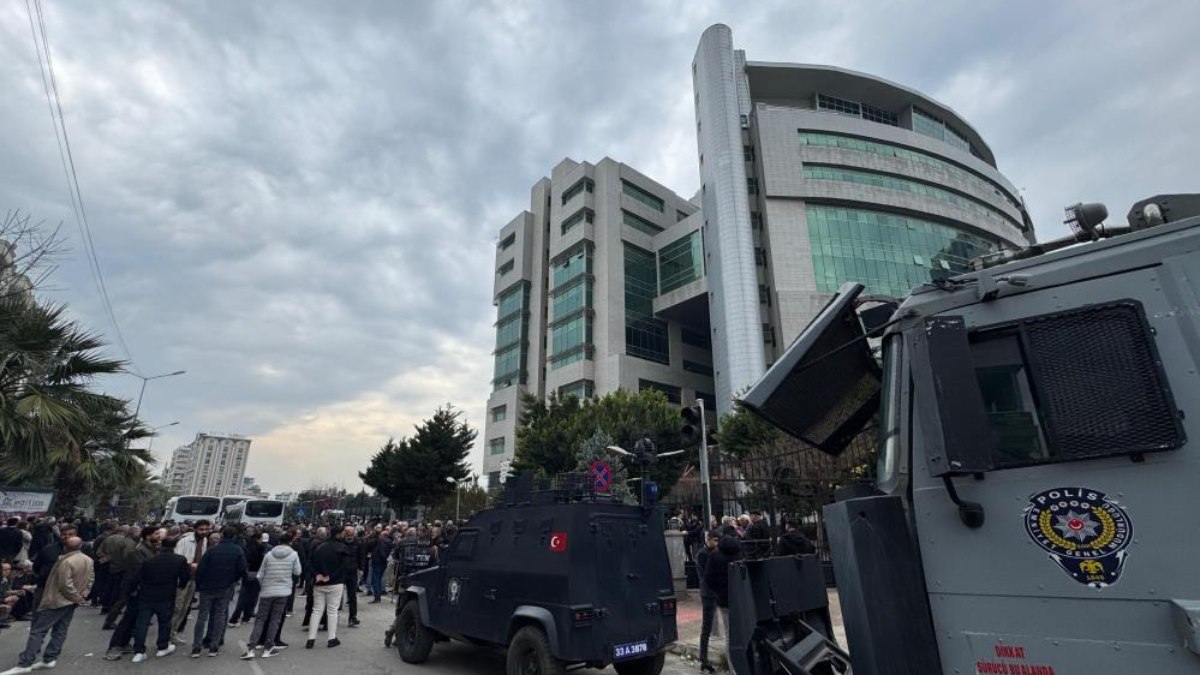 Mersin’de DEM Partili Akdeniz Belediye Başkanı ve 4 meclis üyesi tutuklandı