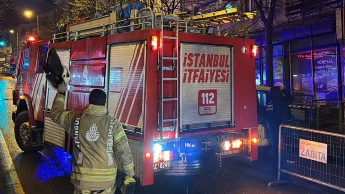 Üsküdar’da istinat duvarı yan yattı, iki bina boşaltıldı! Ekipler seferler oldu