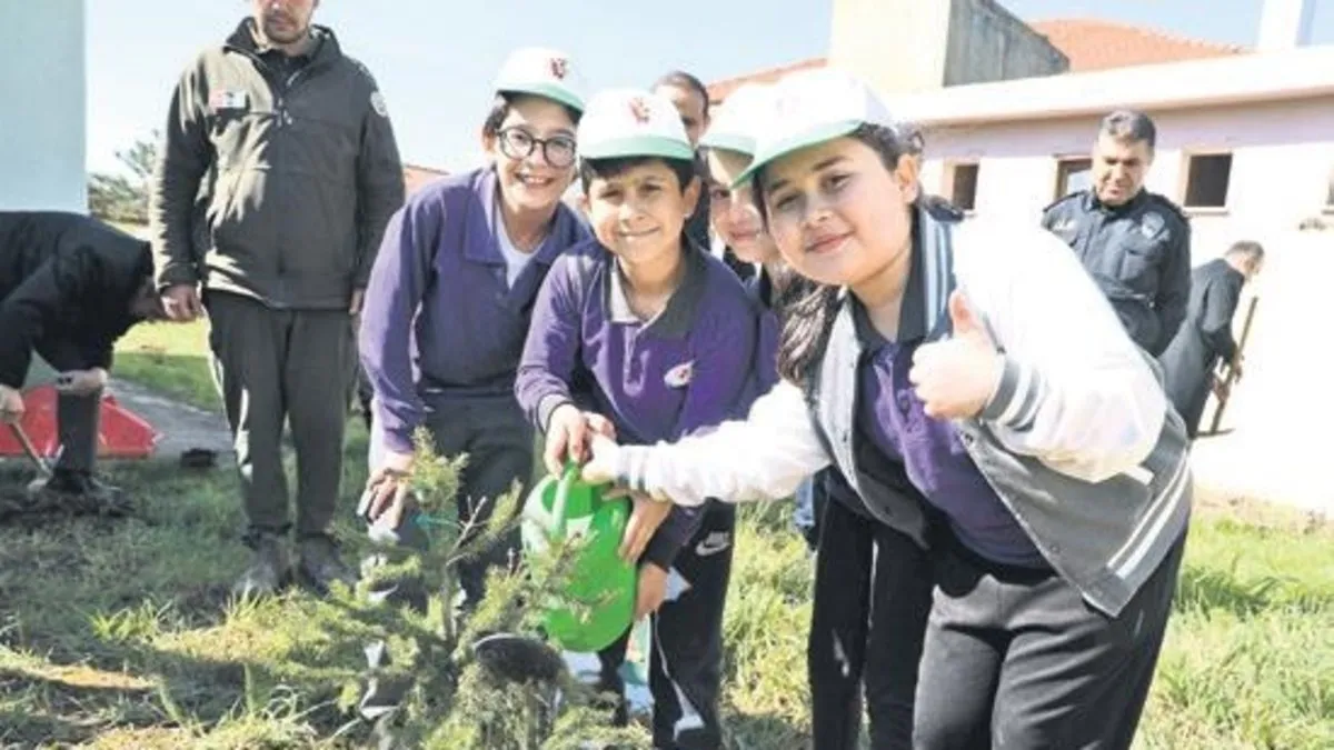 Binlerce fidan toprakla buluştu